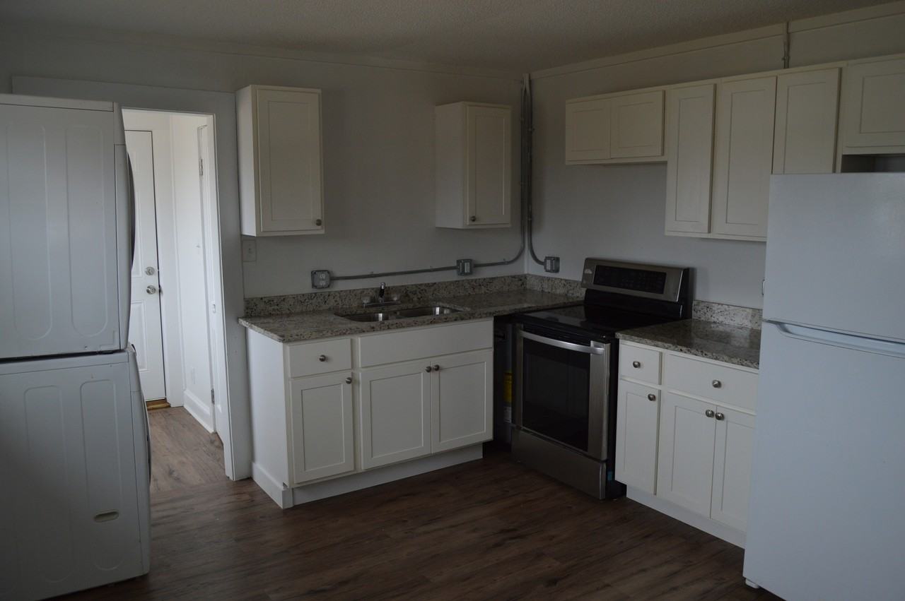 709 South Elm Street - Photo 5 of 10