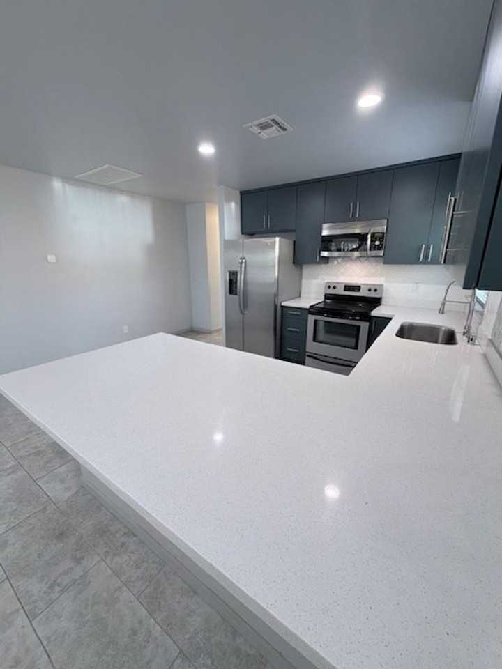 1418 E Mckinley St - Photo 4 of 9