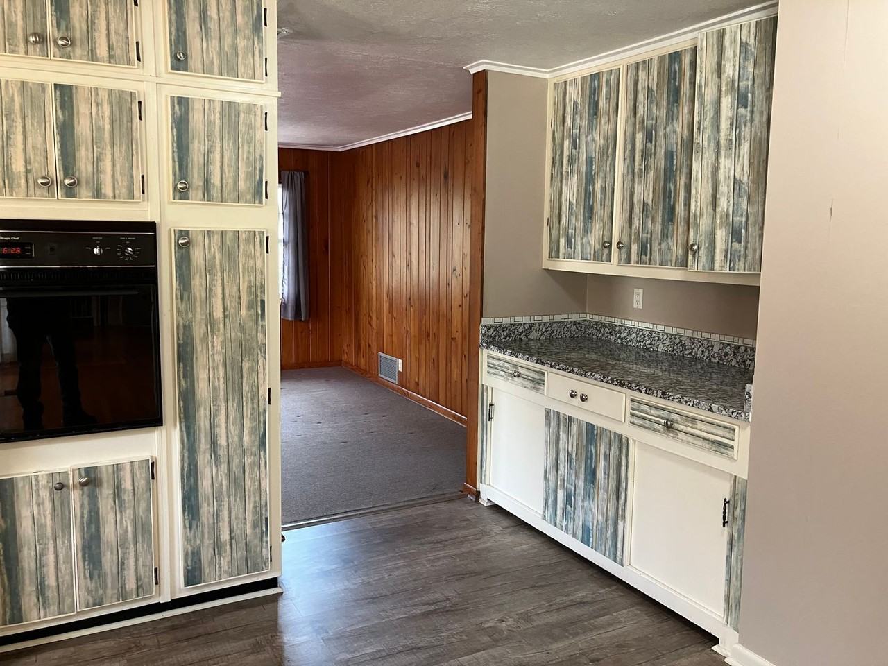 303 Sun Valley Dr - Photo 4 of 12