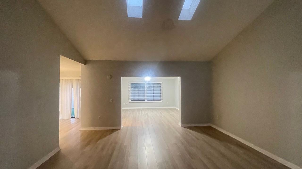 5360 Skelly Sq #1006 - Photo 6 of 26