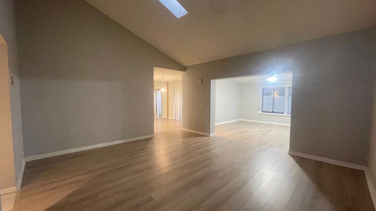 5360 Skelly Sq #1006 - Photo 7 of 26