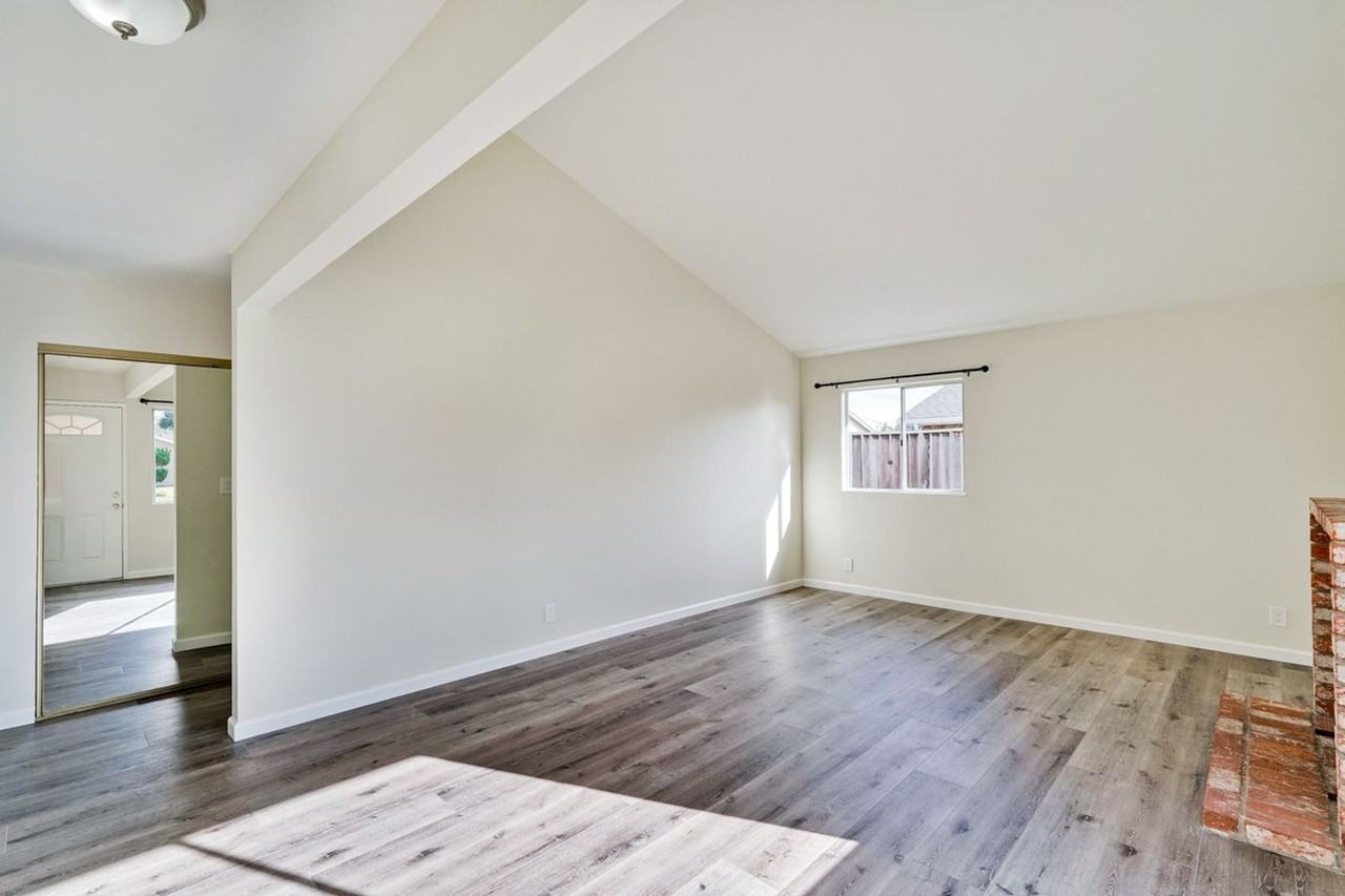 34302 Parker Ct - Photo 4 of 39