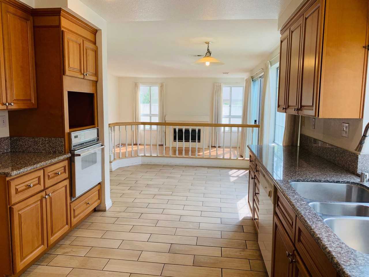 623 Columbus St - Photo 5 of 23