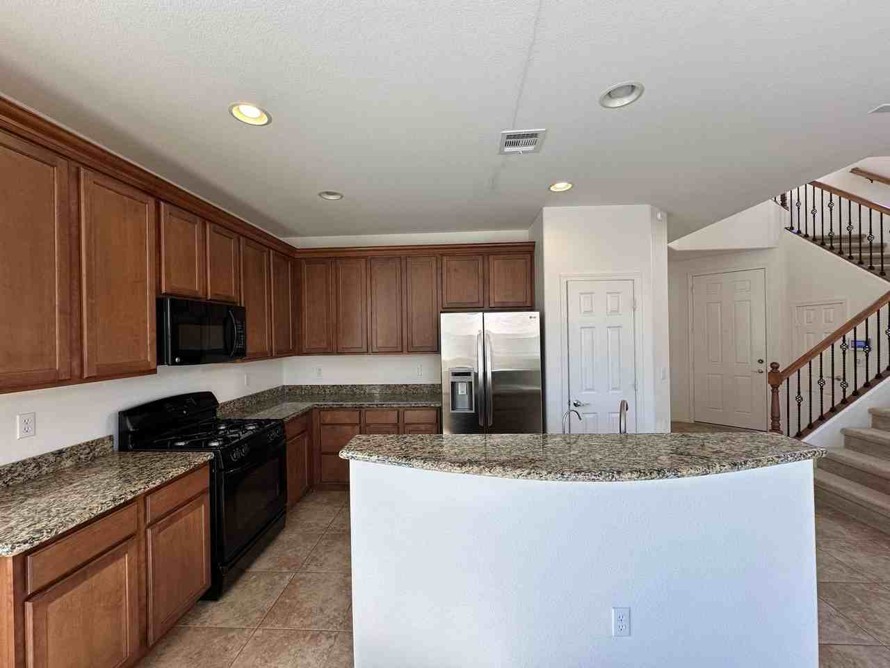 920 Baronet Dr - Photo 3 of 13