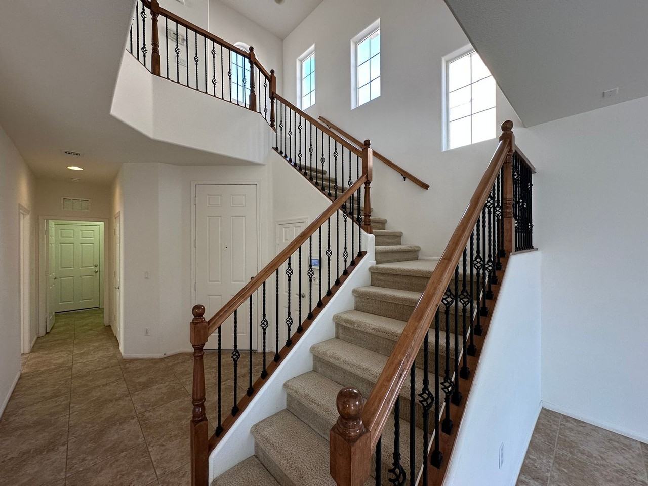 920 Baronet Dr - Photo 5 of 13