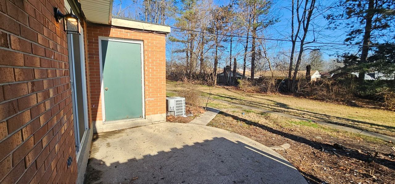 4370 Flowerdale Avenue - Photo 3 of 27