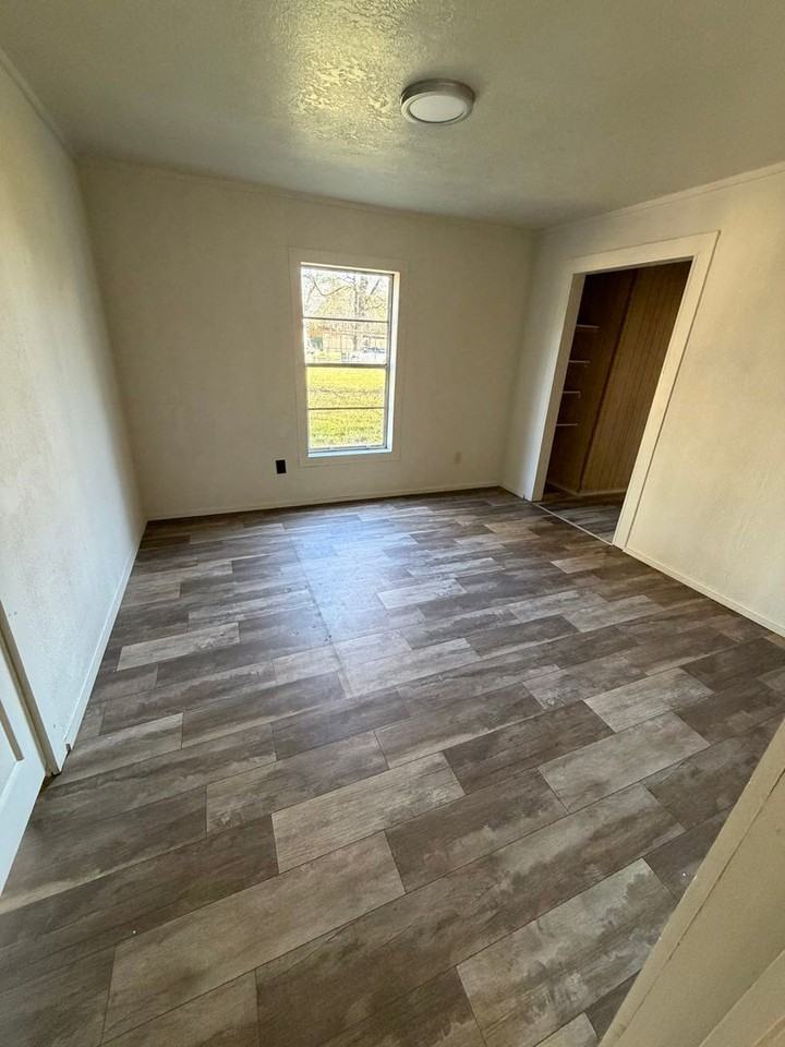 3945 Brandon St - Photo 3 of 8