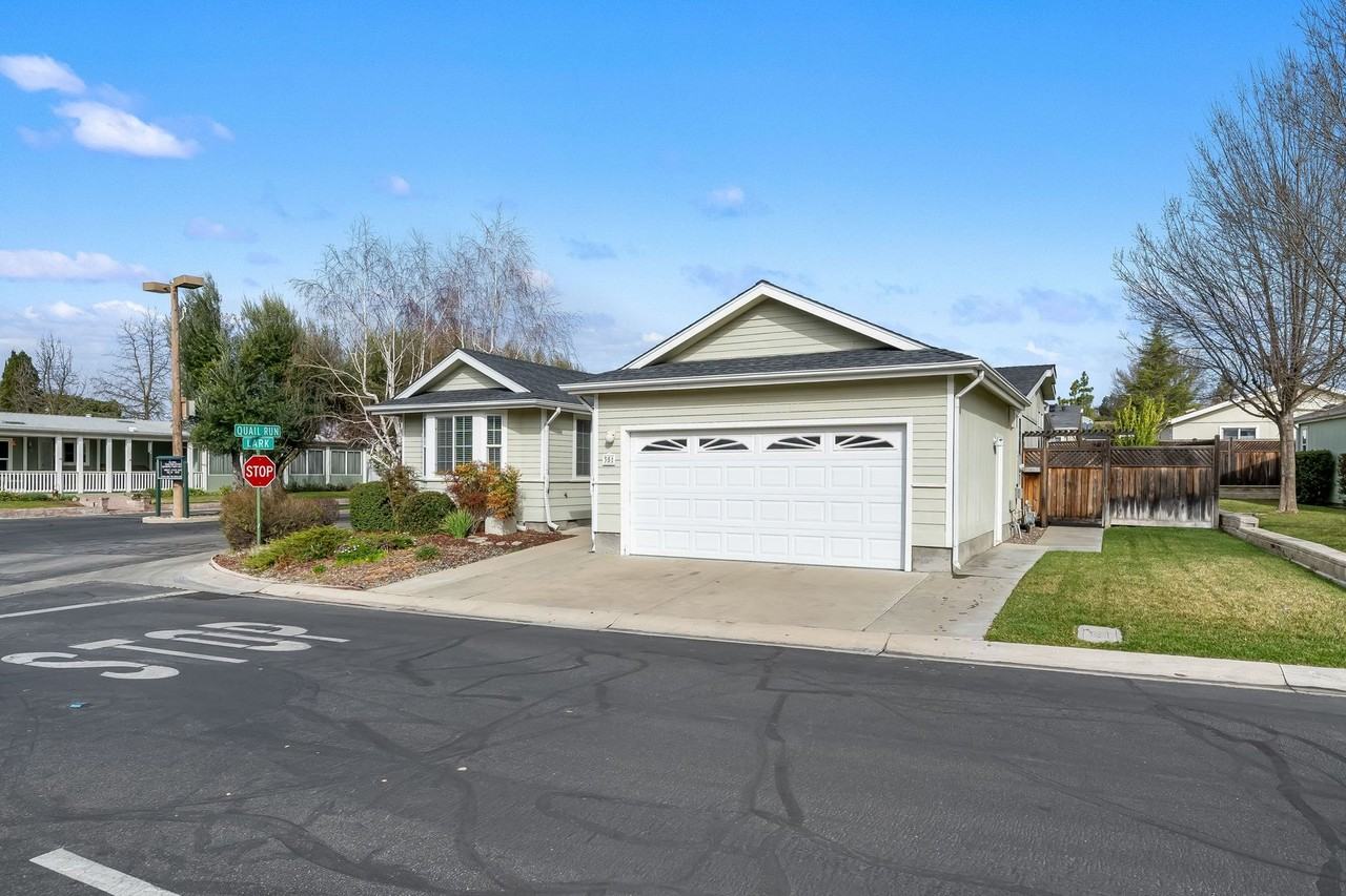 351 Lark Dr - Photo 2 of 28