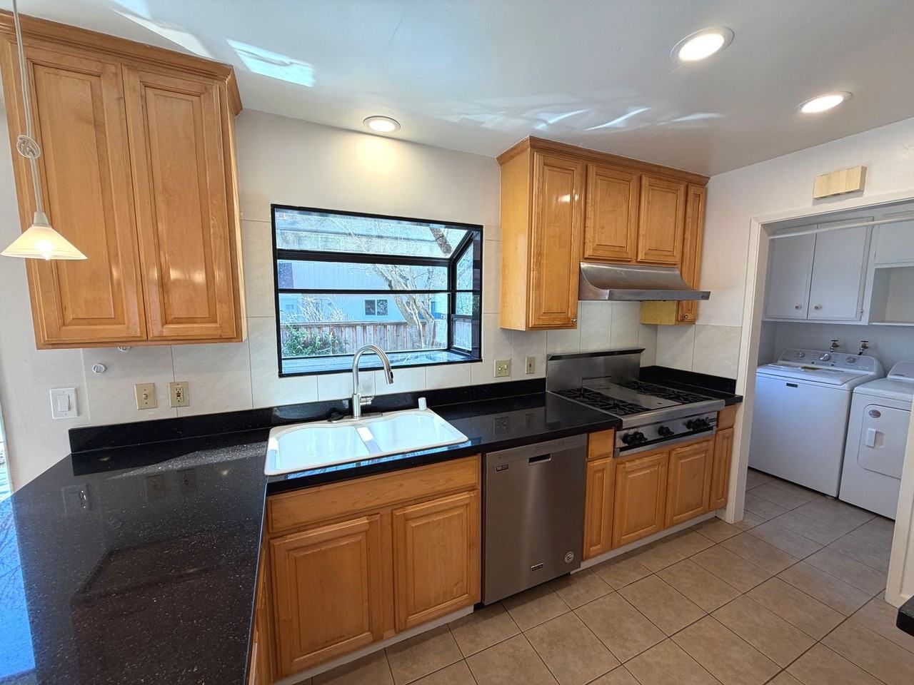 131 Miramonte Dr - Photo 7 of 33