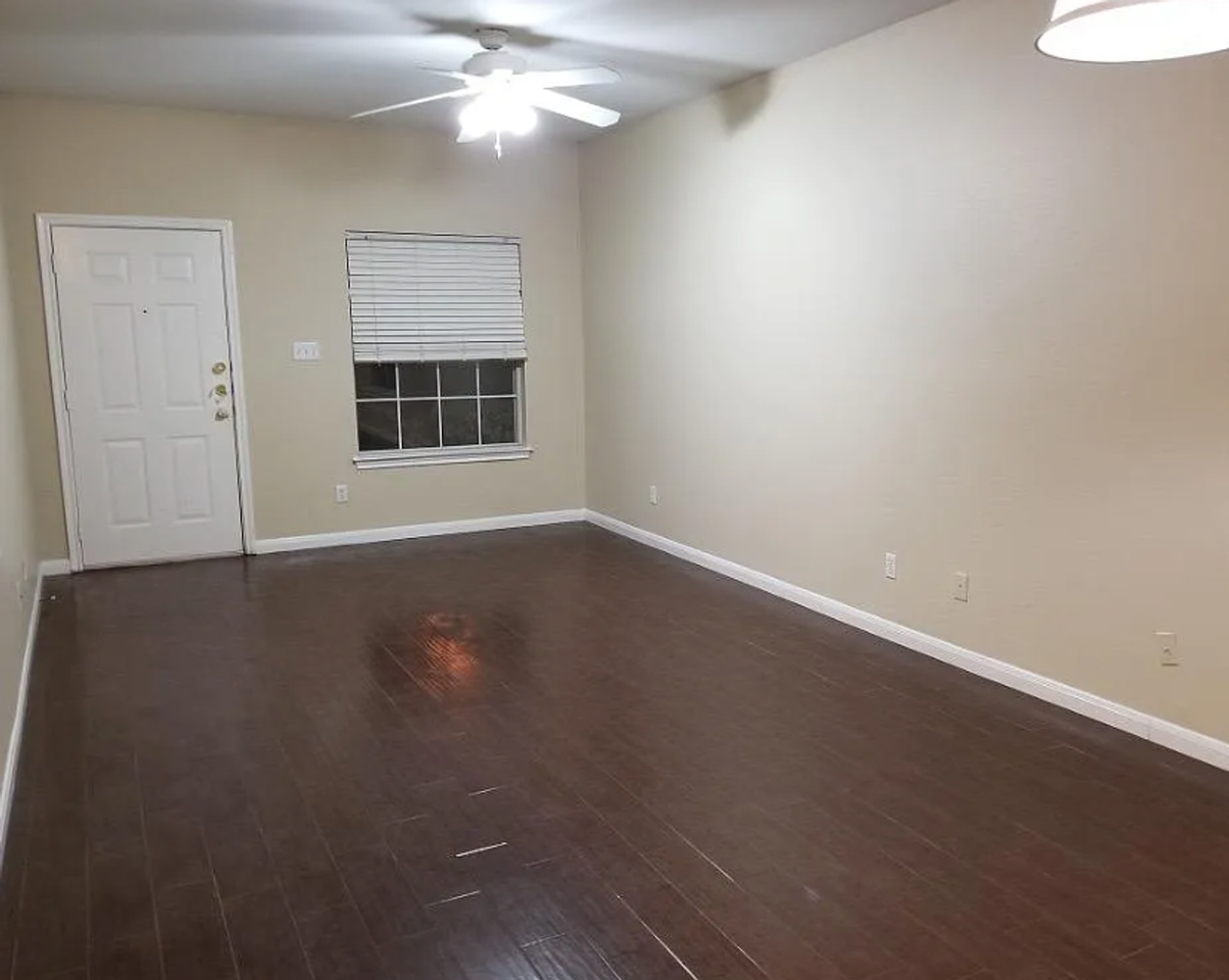 2801 Southampton Way - Photo 3 of 12