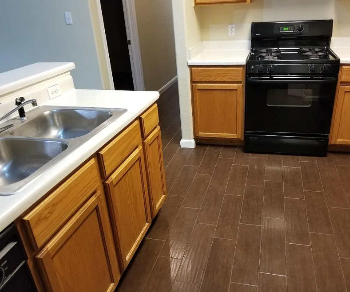 2801 Southampton Way - Photo 4 of 12