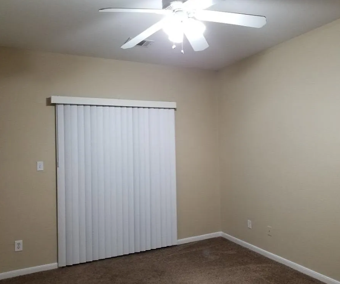 2801 Southampton Way - Photo 5 of 12