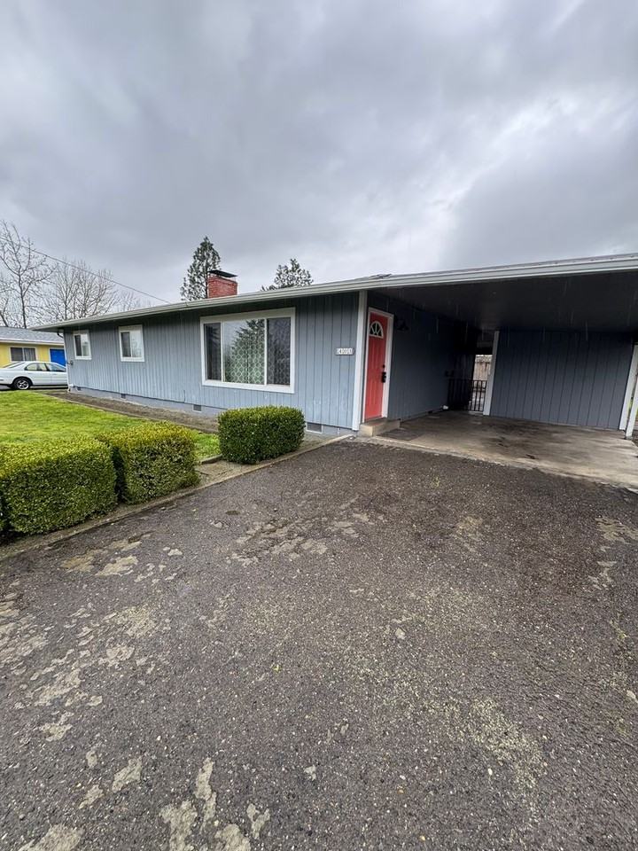 401 Nw Tumlin Ave - Photo 2 of 27