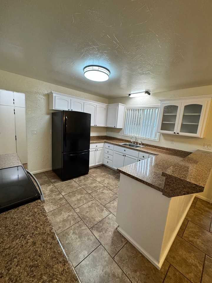 401 Nw Tumlin Ave - Photo 6 of 27