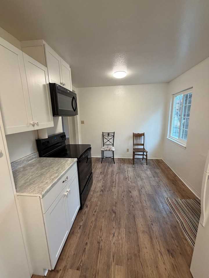 210 Bonanza Rd - Photo 3 of 12