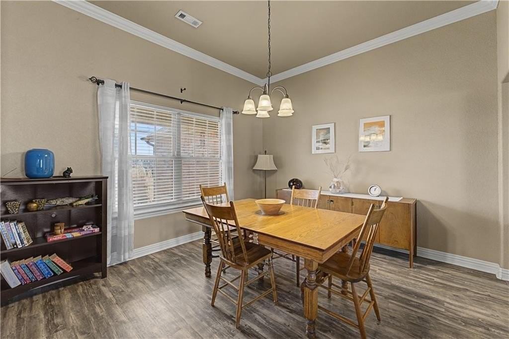 706 Sedgwick Dr - Photo 5 of 22