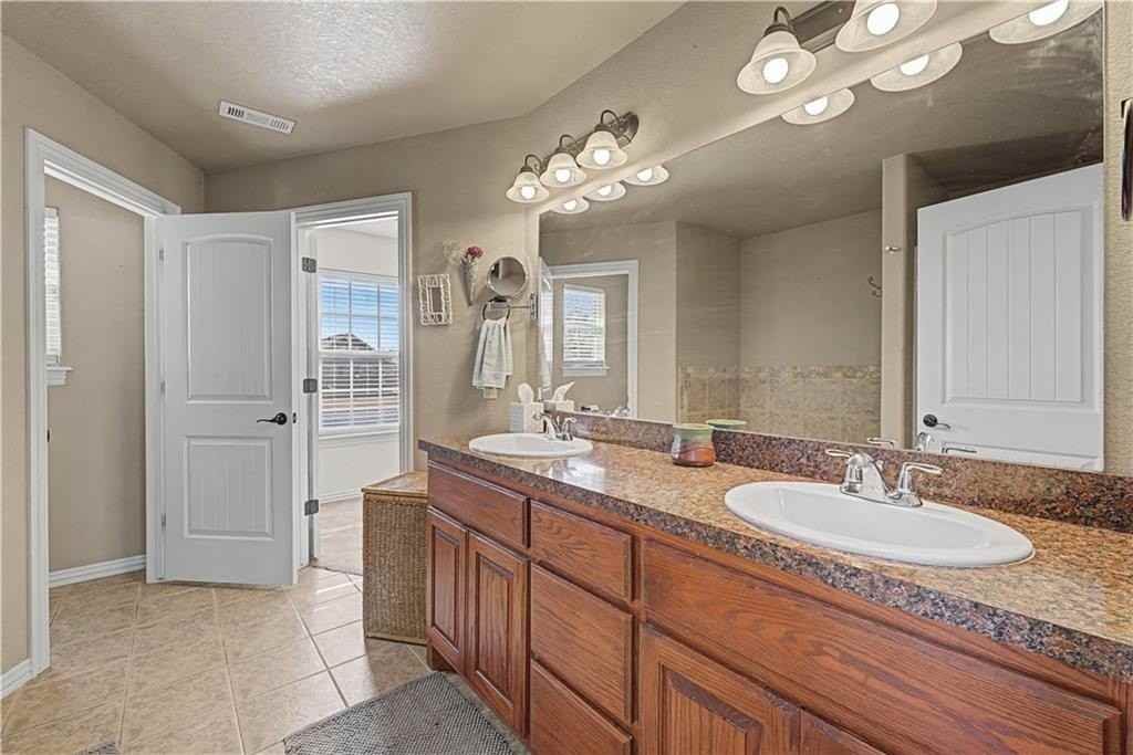 706 Sedgwick Dr - Photo 6 of 22