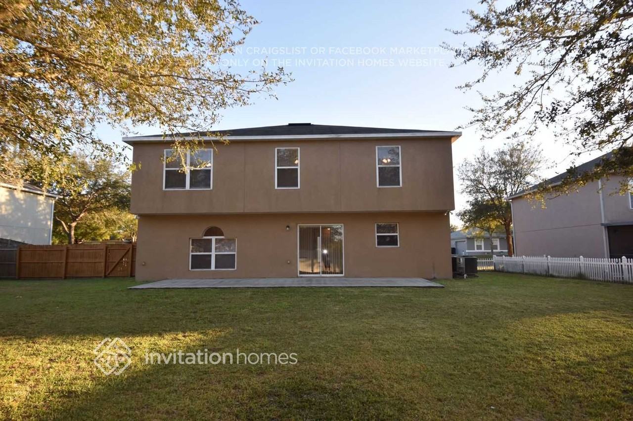 2370 Sheila Dr - Photo 3 of 10