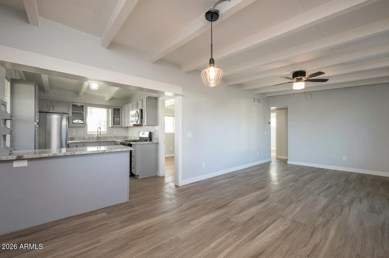 2205 W Cambridge Ave - Photo 6 of 13