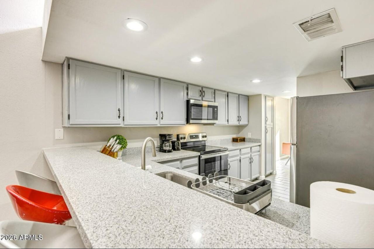 14236 N 23rd St - Photo 6 of 27