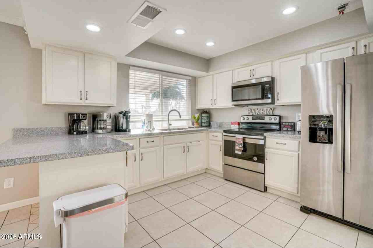 9819 N 67th Dr - Photo 6 of 33