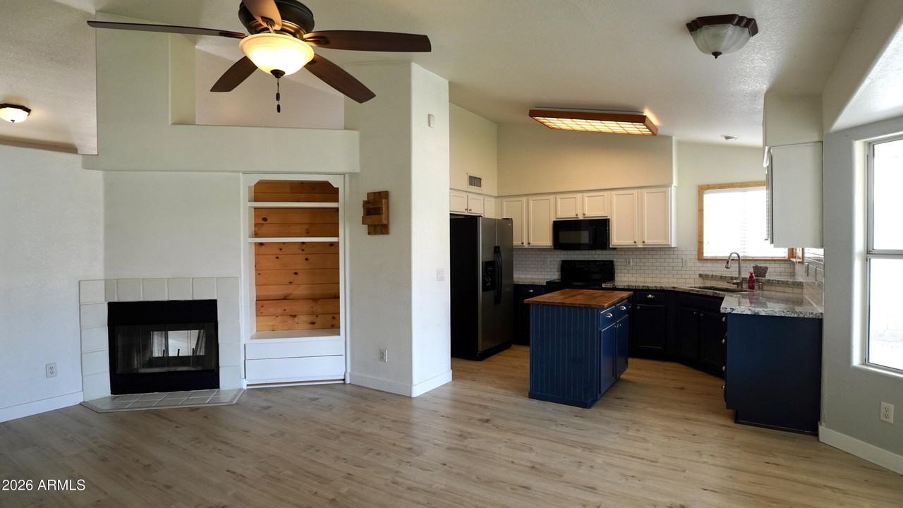 15231 N 87th Dr - Photo 4 of 16