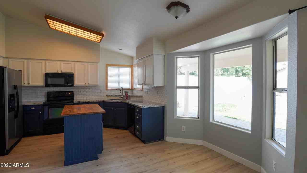 15231 N 87th Dr - Photo 6 of 16