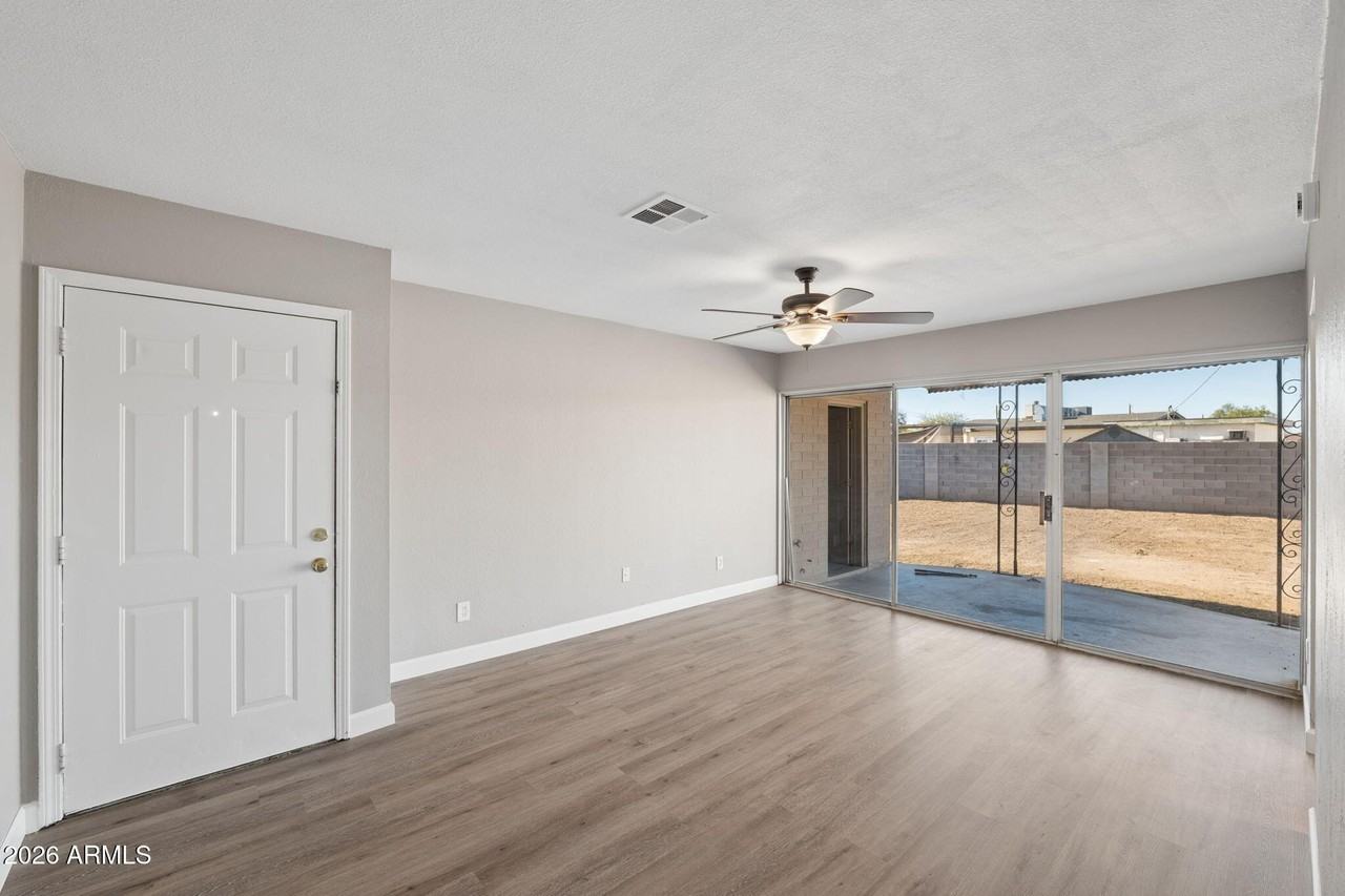 8050 W Weldon Ave - Photo 4 of 18