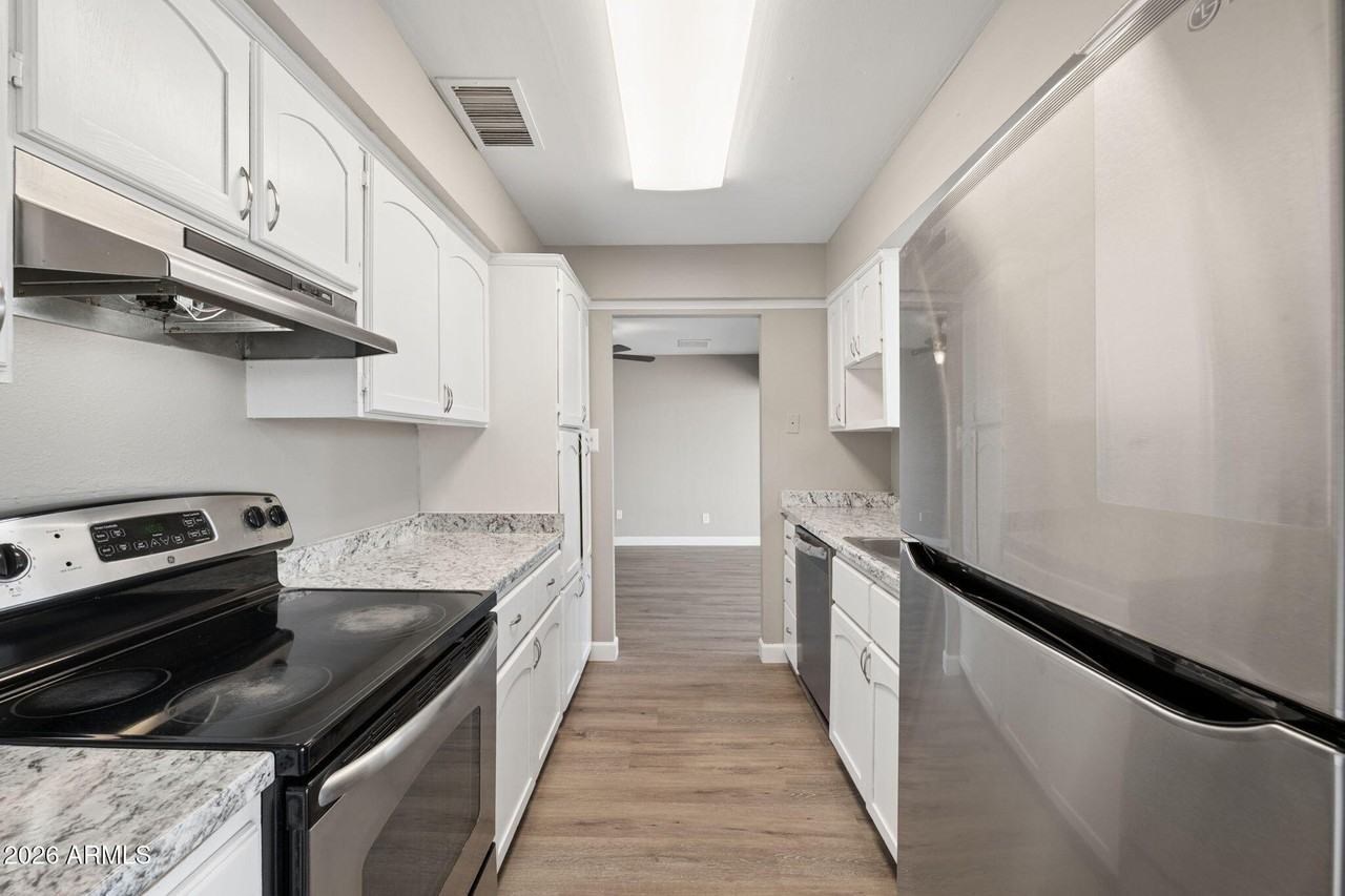 8050 W Weldon Ave - Photo 6 of 18