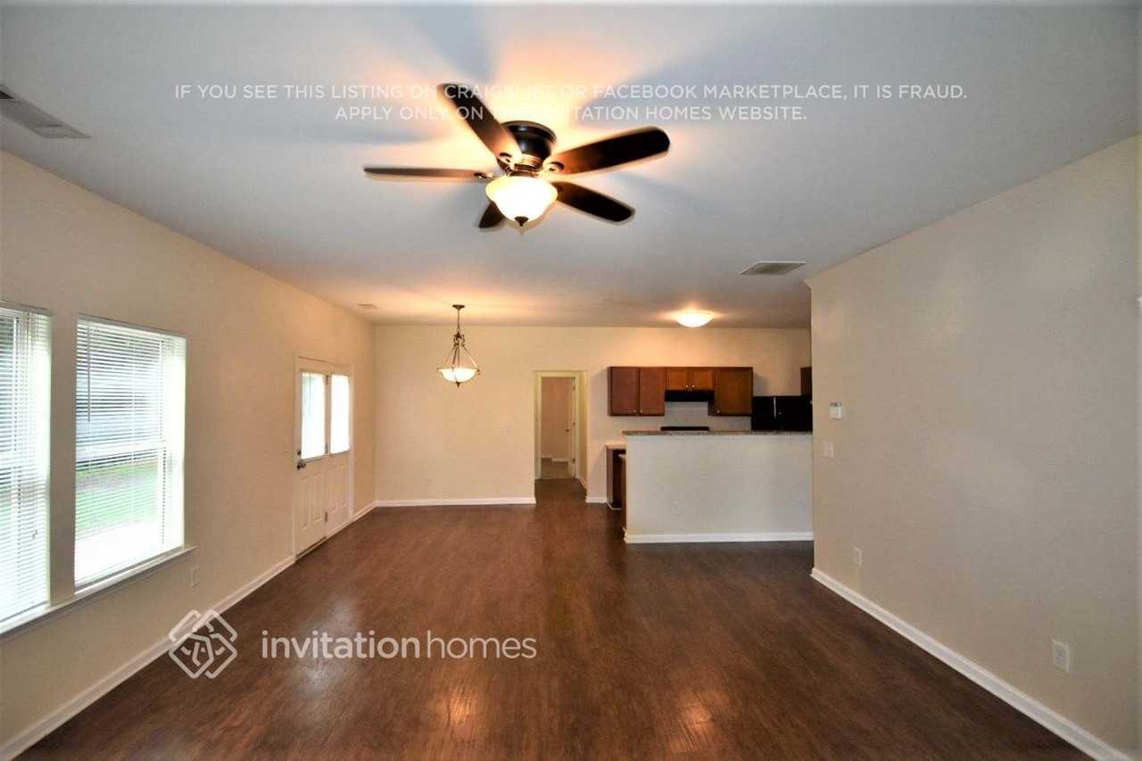 1632 Ewing Farm Dr - Photo 3 of 10