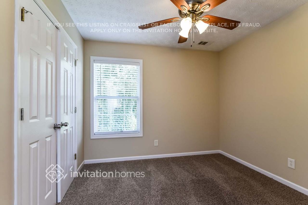 4835 Daintree Ct - Photo 3 of 8