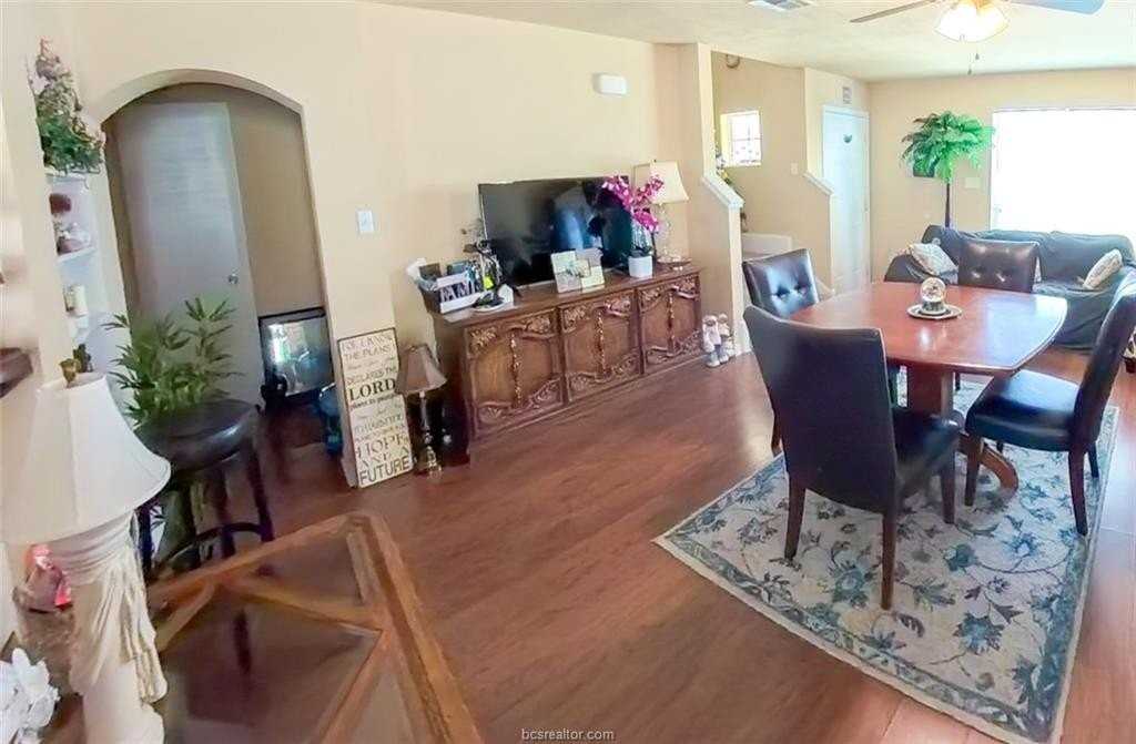 2923 Mclaren Dr - Photo 4 of 17