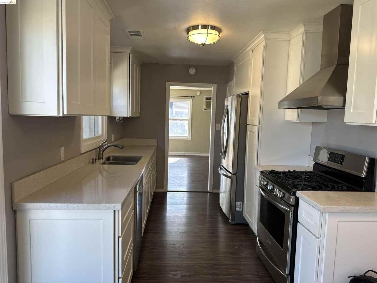 1903 Jacqueline Way - Photo 3 of 15