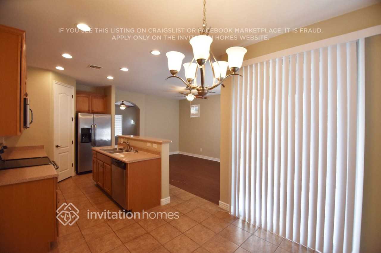 254 S Aaron - Photo 6 of 17