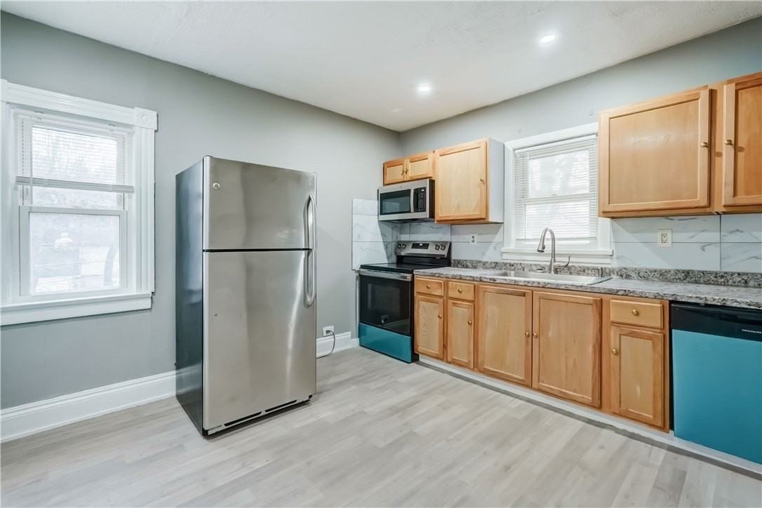 311 Linden St Unit Up - Photo 3 of 17