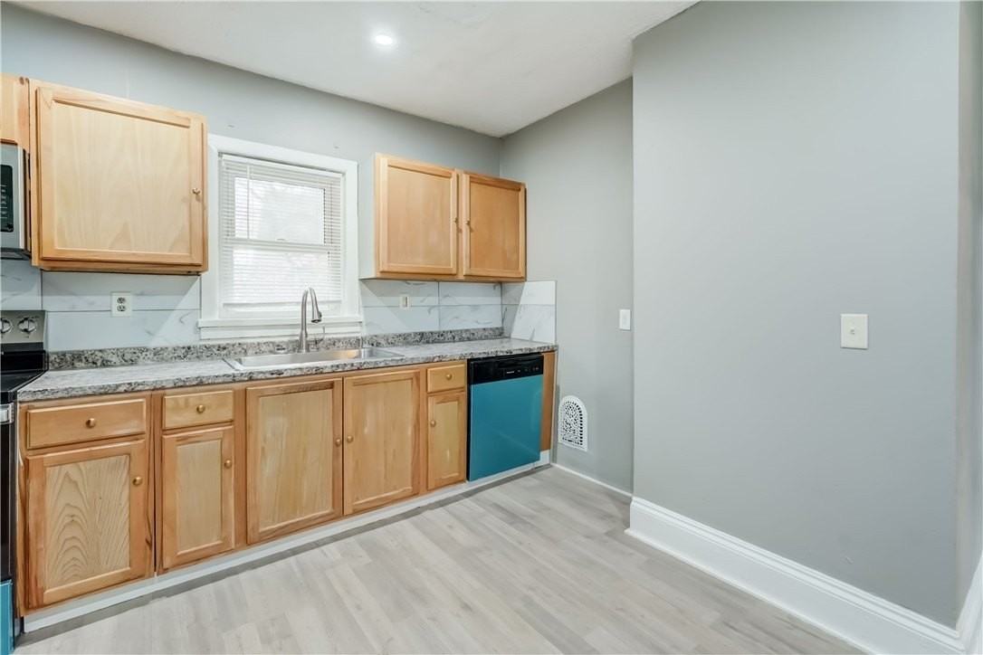 311 Linden St Unit Up - Photo 4 of 17