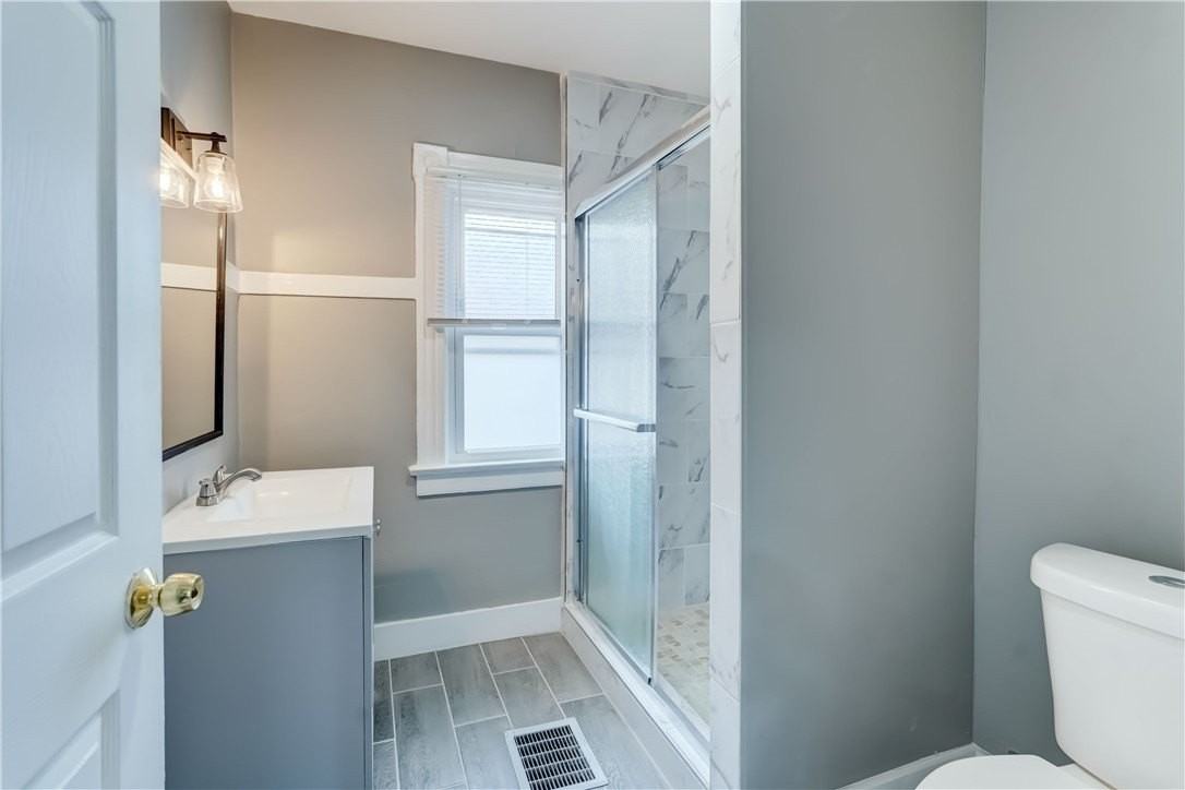 311 Linden St Unit Up - Photo 6 of 17