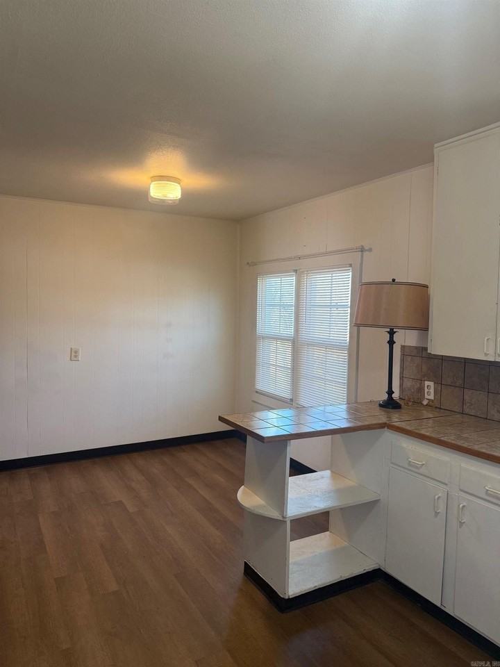 815 N Main St - Photo 5 of 10