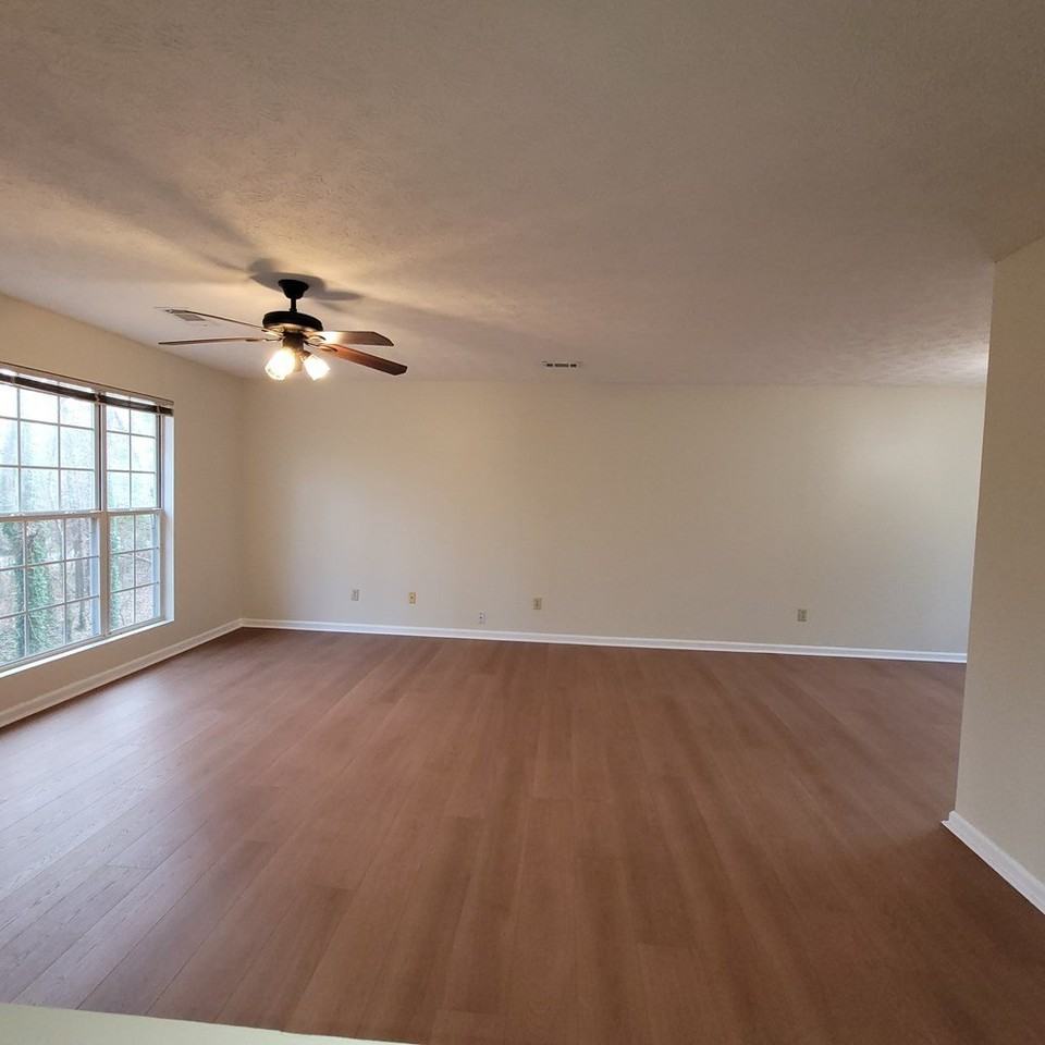 1492 Douglas Dr - Photo 2 of 18