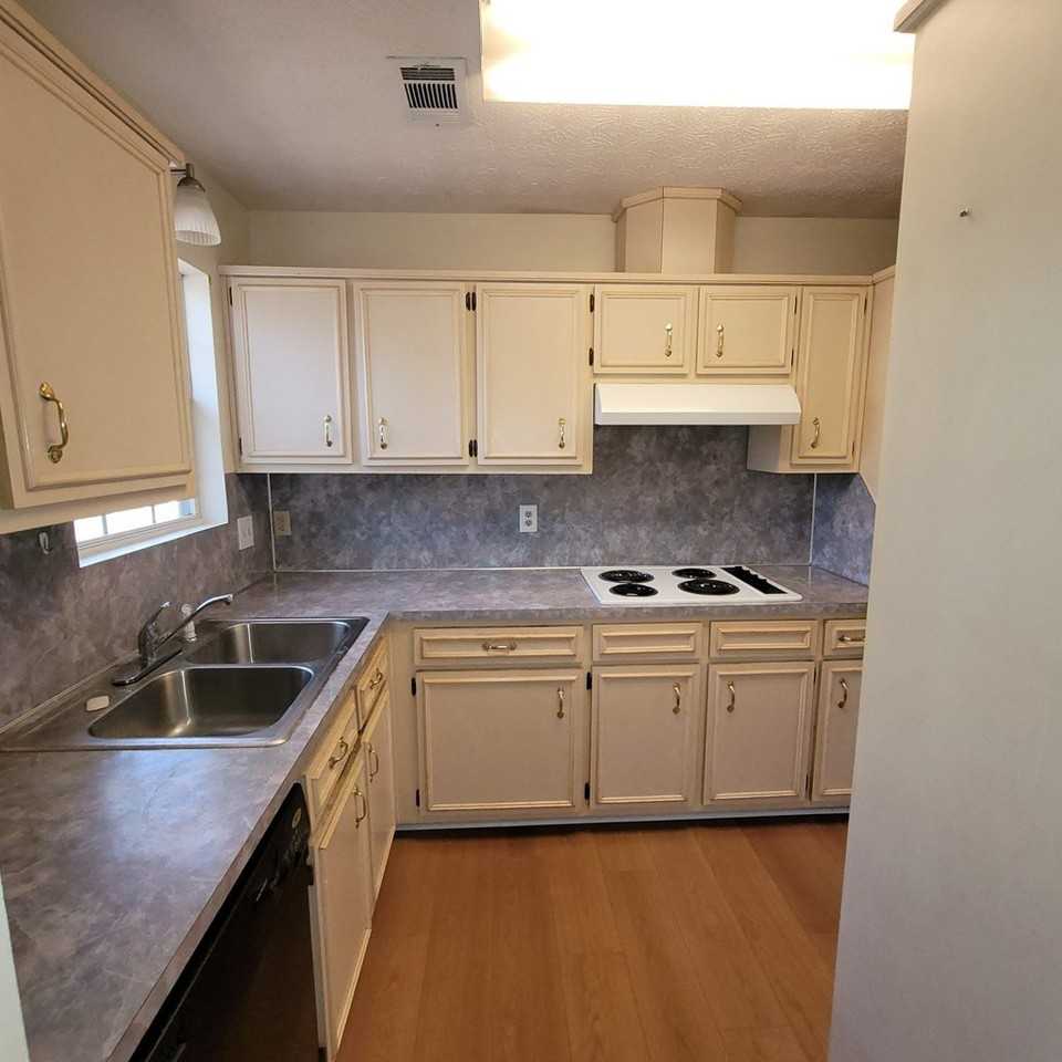 1492 Douglas Dr - Photo 5 of 18