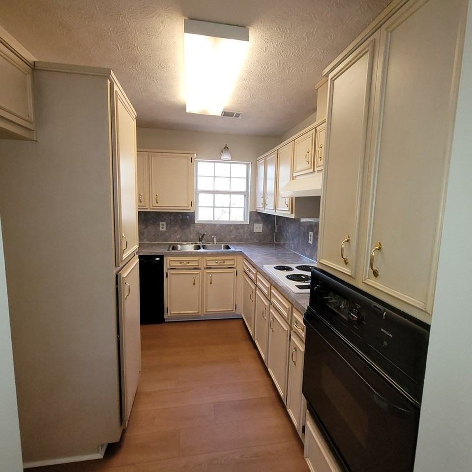 1492 Douglas Dr - Photo 6 of 18