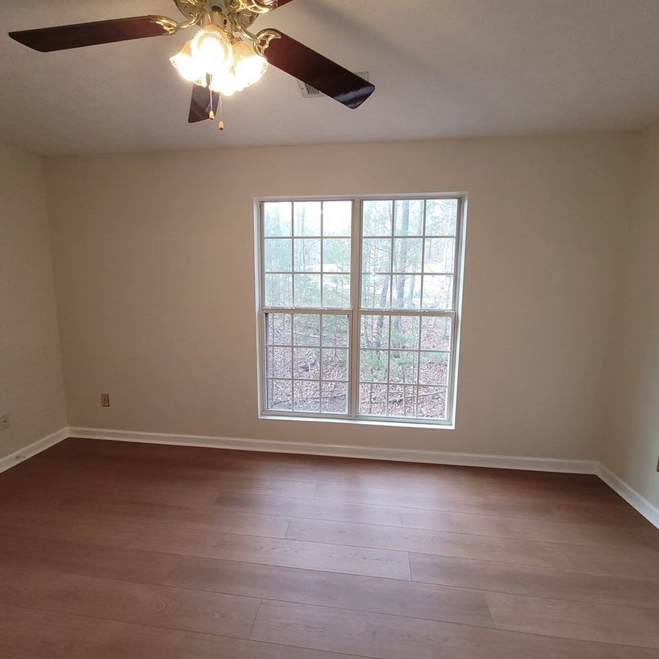 1492 Douglas Dr - Photo 7 of 18