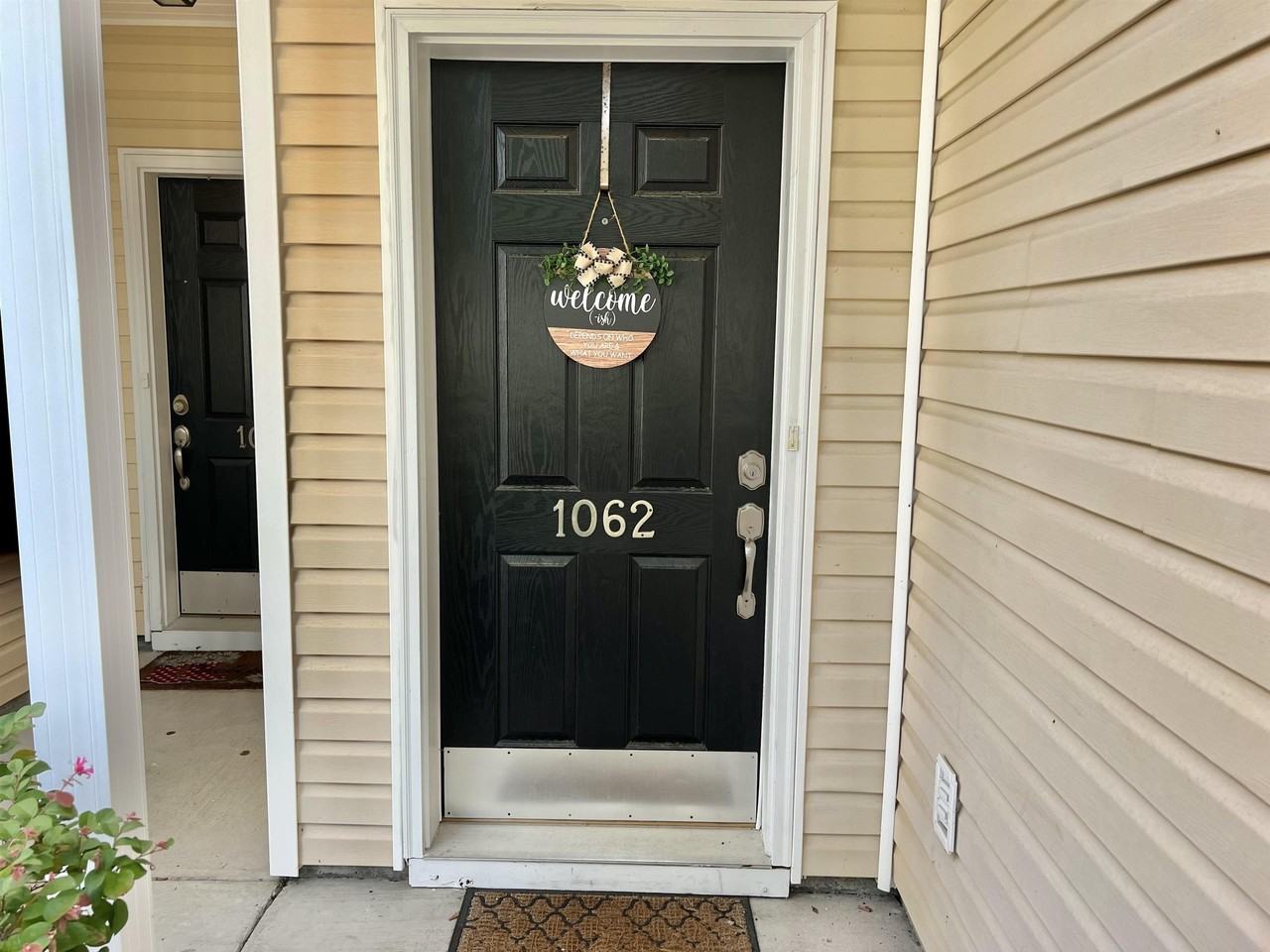 1062 Fairway Ln - Photo 2 of 15