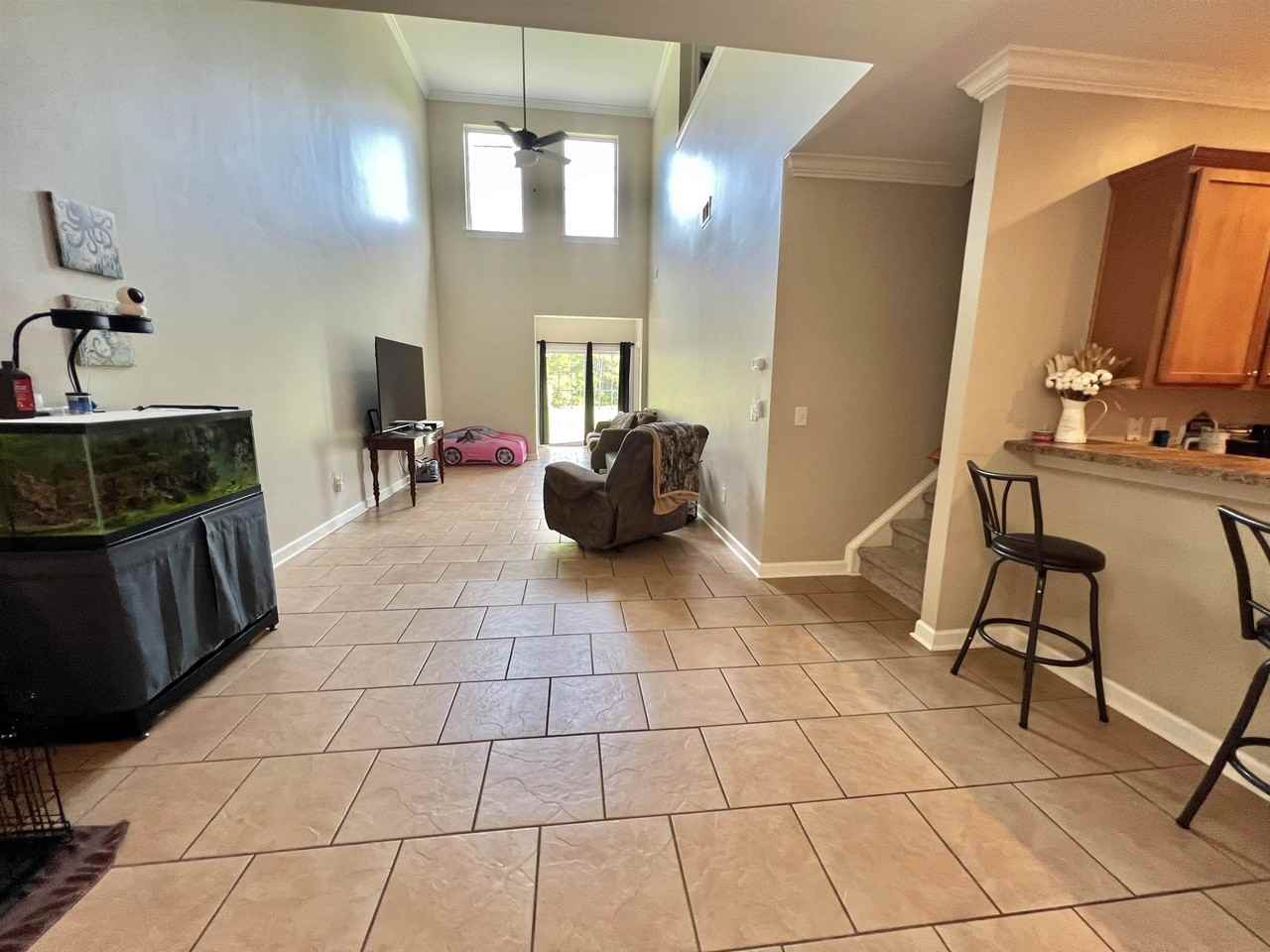 1062 Fairway Ln - Photo 4 of 15