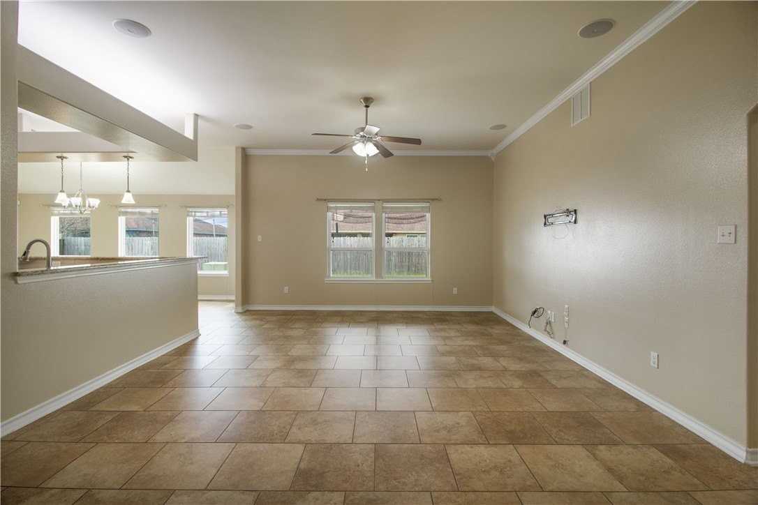 3825 Kangaroo Ct - Photo 5 of 31