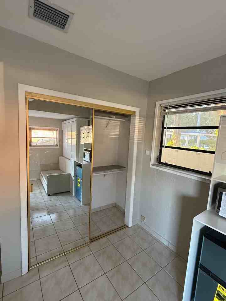 1060 Sw 36th Ct - Photo 3 of 16