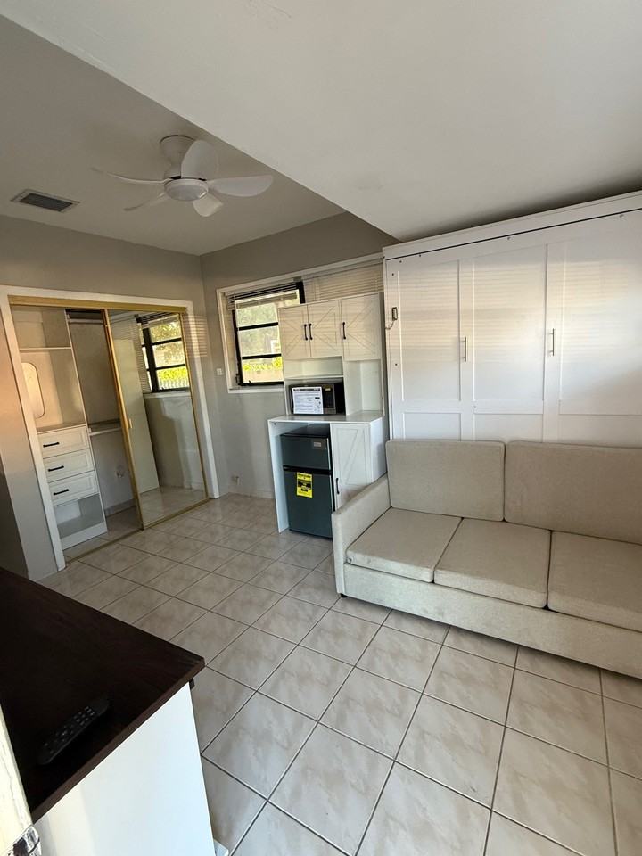 1060 Sw 36th Ct - Photo 4 of 16