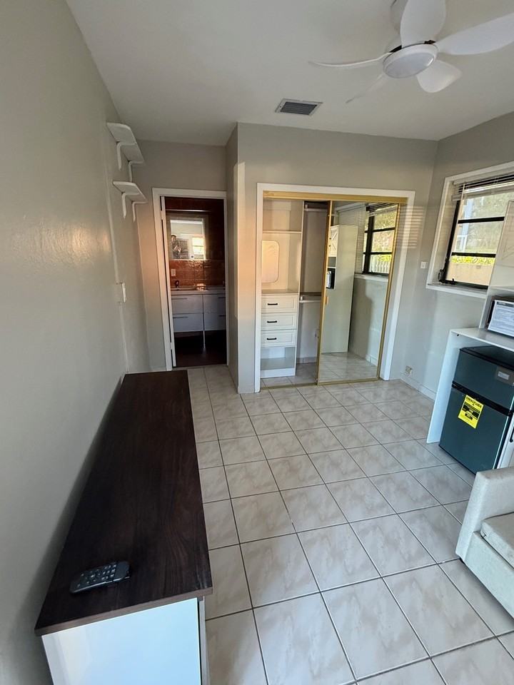 1060 Sw 36th Ct - Photo 5 of 16