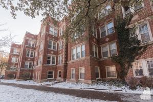 featured image of 7000 N Sheridan Rd #10-2