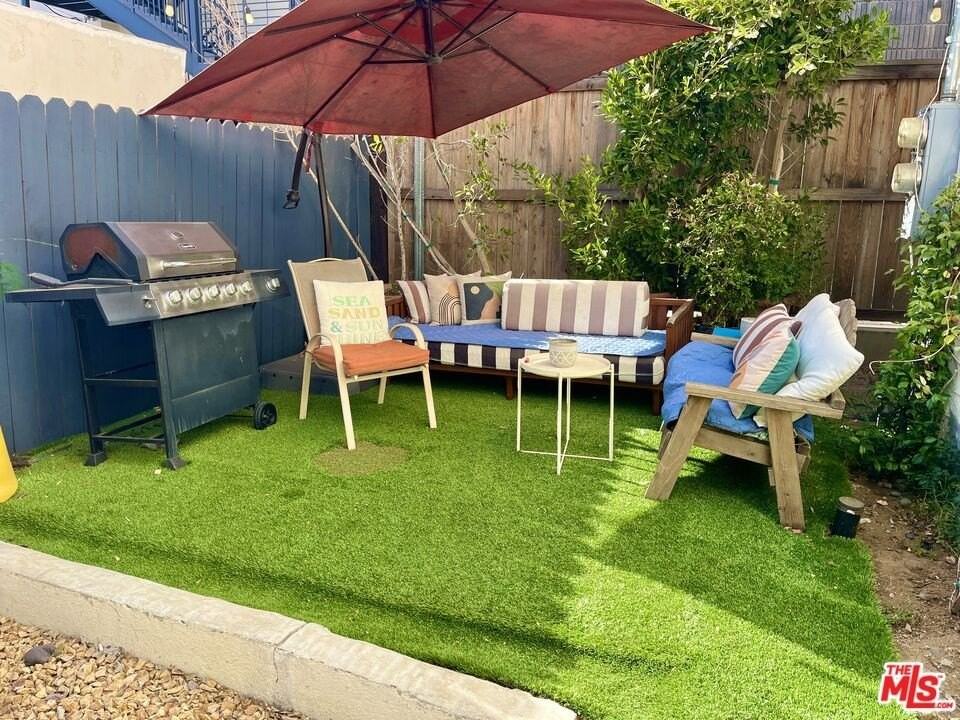 1205 N Orange Grove Ave - Photo 2 of 25